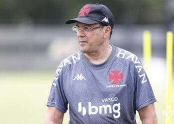 Vanderlei Luxemburgo se pronuncia sobre desavença com Edmundo: ‘Ele agiu de forma sacana, não foi correto comigo’