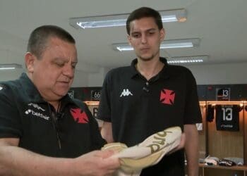 Proprietário de Fan Token do Vasco atuou como roupeiro por um dia em São Januário