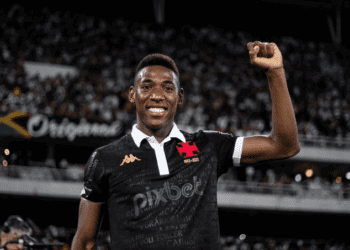 Grupo City demonstrou interesse no zagueiro Léo.