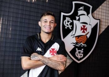 Adson pode ser um reforço para o Vasco nas últimas partidas do Campeonato Brasileiro.