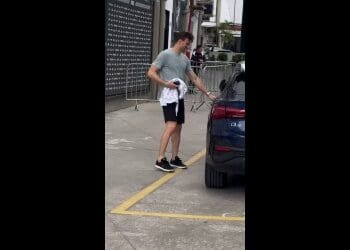 Philippe Coutinho e Léo Jardim marcam presença em São Januário nesta quinta-feira.