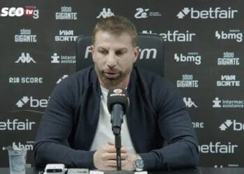 Pedrinho refuta qualquer interesse em efetuar a contratação de um goleiro.