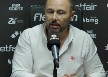 Carlos Amodeo afirma que o crescimento no número de sócios e a conquista de novos patrocinadores são essenciais para sustentar a operação do futebol.