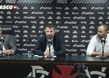 Carlos Amodeo informa que um patrocinador de camisa ainda será anunciado.