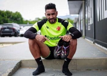 Pedrinho afirma que não há interesse na transferência de Payet do Vasco.