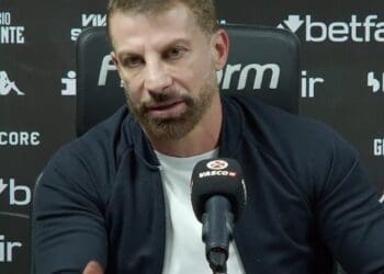 Pedrinho valida a oferta de Jhon Textor por Rayan, porém solicita que a negociação não ocorra com o Botafogo.