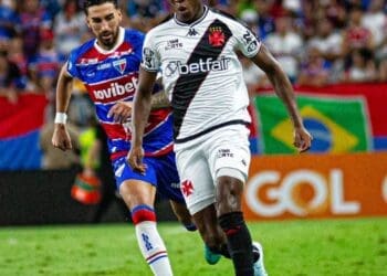 Empresário de Léo, zagueiro, revela que tem recebido propostas de diversos clubes.