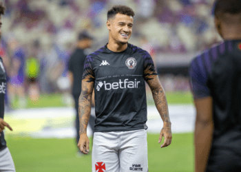 Elogiado por Pedrinho, Philippe Coutinho desfruta de tempo no Vasco e se prepara para o final da temporada