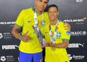 Beach Soccer: Após serem coroados campeões nos Neom Beach Games, Mauricinho e Benjamin Jr retornam aos treinos do Vasco com foco na Libertadores.