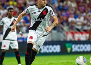 Veja os detalhes e valores do acordo entre o Vasco e o Athletico-PR referente à aquisição de Hugo Moura.