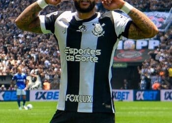 Memphis Depay acumula o 3º cartão amarelo e ficará fora do jogo do Corinthians contra o Vasco.