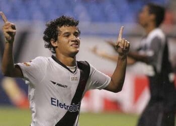 Philippe Coutinho já teve um papel decisivo em um confronto contra o Internacional em 2010; recorde esse momento.