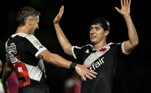 Lucas Piton comemora vitória do Vasco sobre o Corinthians, que impulsionou o time rumo à briga pela Libertadores — Foto: Thiago Ribeiro/AGIF