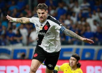 Sem balançar as redes há 5 partidas no Brasileiro, Vegetti buscará interromper o jejum diante do Internacional.