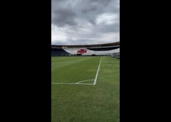 Gramado de São Januário apresenta ótimas condições para a partida desta quinta-feira; assista aos vídeos