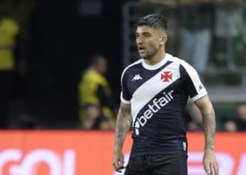 Victor Luís deseja prorrogar seu contrato com o Vasco.