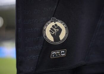 Patch em homenagem ao mês da Consciência Negra será incorporado à camisa do Vasco nesta quinta-feira