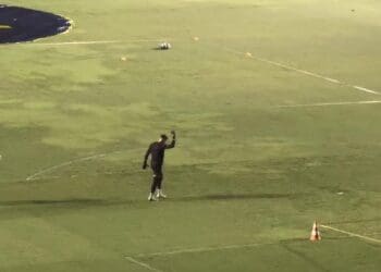 Goleiros do Vasco realizam aquecimento em São Januário; assista ao vídeo.