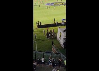 Crianças do Vasco fazem uma homenagem a Rafael Paiva em São Januário