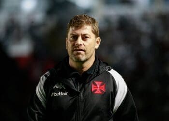 Vasco sofre sua primeira derrota em São Januário no Campeonato Brasileiro com Rafael Paiva.