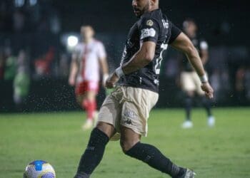 Payet brilha em derrota do Vasco para o Internacional; confira os números