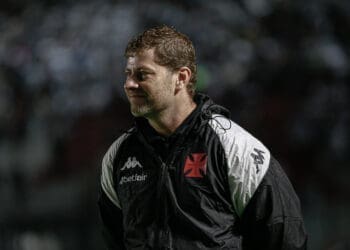 Rafael Paiva comandou o Vasco em 35 partidas, acumulando um total de 13 vitórias e 10 empates.