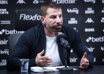 Pedrinho: ‘A torcida do Vasco não tem grandes exigências; seu desejo é apenas que a equipe lute e honre a camisa’