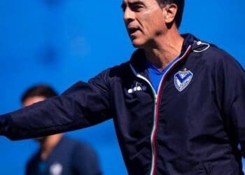 Santos demonstra interesse em Gustavo Quinteros, que foi sugerido ao Vasco.