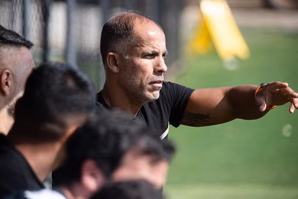 Felipe Maestro é o atual técnico interino do Vasco - Foto: Leandro Amorim/Vasco