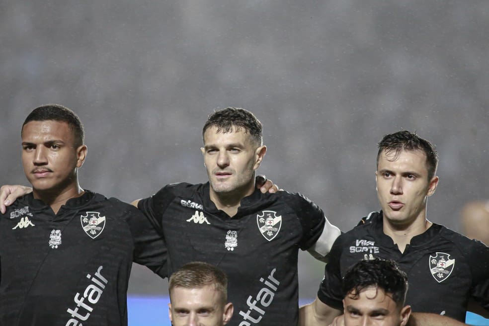 20241129-083207-1-5-mateus-carvalho-vegetti-e-lucas-piton-em-acao-pelo-vasco-foto-matheus-limavasco-1 Mateus Carvalho, Vegetti e Lucas Piton em ação pelo Vasco — Foto: Matheus Lima/Vasco