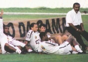 Foto revela sessão de treino em São Januário no começo dos anos 2000; confira