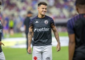 Vasco pode contar com o retorno de Coutinho à equipe titular, além de outras modificações na estreia de Felipe.
