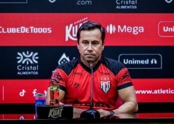 Técnico do Atlético-GO almeja triunfo sobre o Vasco para valorizar o elenco