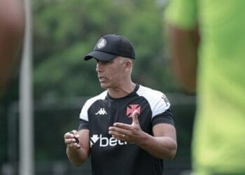 Jogadores do Vasco com poucas chances podem ter mais tempo de jogo com Felipe
