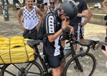 Torcedor pedala de Cariacica até São Januário para ver o jogo do Vasco