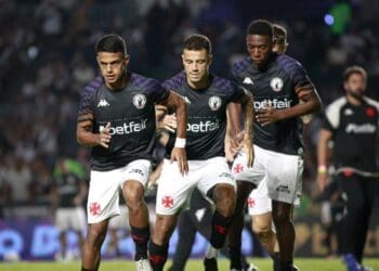 Confira as imagens do aquecimento dos atletas do Vasco em São Januário.