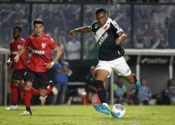 Rayan se recupera bem após o choque na cabeça e deve enfrentar o Atlético-MG na quarta-feira.