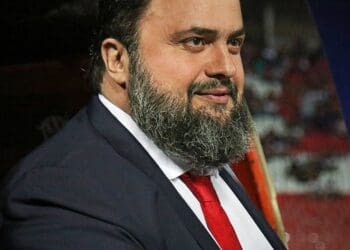 Marinakis anunciará na terça-feira o clube com o qual está em conversações.