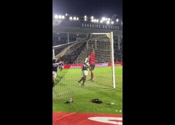 Confira os gols de Maxime Domínguez e Alex Teixeira contra o Atlético-GO sob uma nova perspectiva.