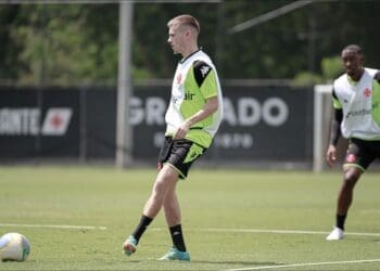 Vasco compartilha imagens do treinamento desta segunda-feira no CT Moacyr Barbosa; confira.
