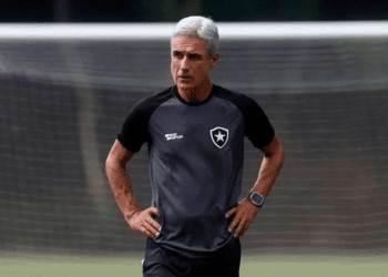 Renato Gaúcho pode se destacar no Vasco caso não estenda seu contrato com o Grêmio.