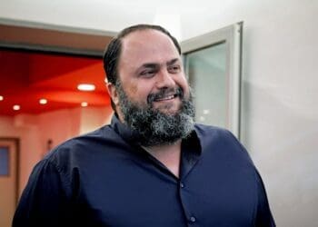 Interessado na SAF do Vasco, Evangelos Marinakis será homenageado com prêmio de gestão no ‘Golden Boy’