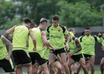 Elogiados na partida anterior, Maxime Domínguez e Alex Teixeira têm chances de serem titulares na partida contra o Atlético-MG.