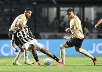 Veja as estatísticas da primeira metade da partida entre Vasco e Atlético-MG.