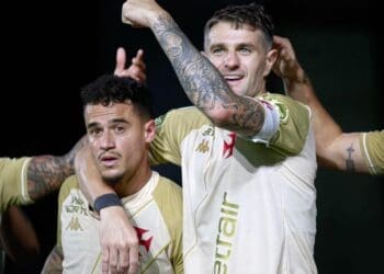 Vitória e Grêmio ficam no empate, e Vasco sobe para a 10ª posição no Campeonato Brasileiro.