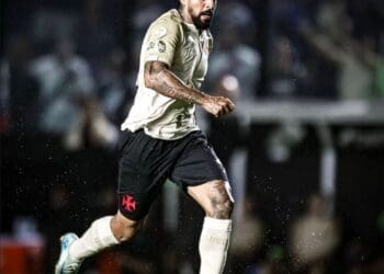 Veja os números de Paulinho diante do Atlético-MG