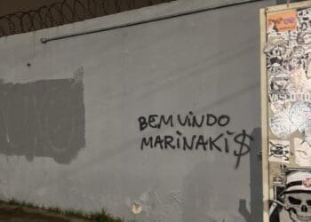 Muro de São Januário é alvo de pichações: ‘Vende pro grego!’