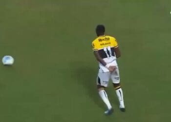 Assim como Soteldo em 2023, Bolasie deu um drible ousado em São Januário e também sofreu rebaixamento.