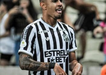 Especulado no Vasco, o zagueiro David Ricardo já foi alvo de interesse da Juventus-ITA e do Botafogo.