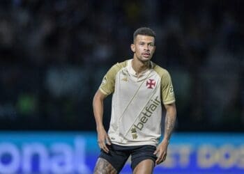 João Victor desperta interesse no CSKA Moscou, mas os valores não satisfazem o Vasco.